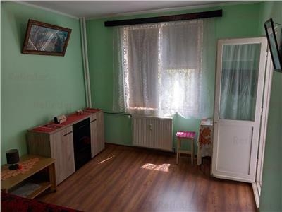 Apartament Fizicienilor 3 camere semidecomandat, etj 2/8