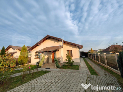 Casă individuală, 4 camere, 525mp teren, zona Cetate - Alb