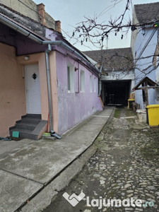 Casa 3 camere, curte comuna în Cisnadie