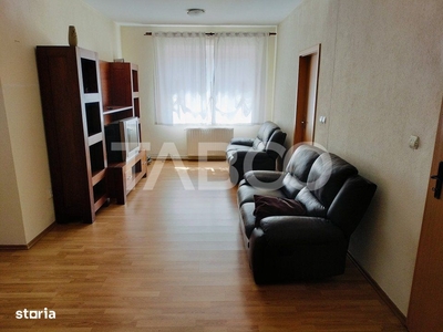 INCHIRIEZ apartament 2 camere decomandat,zona Centrala