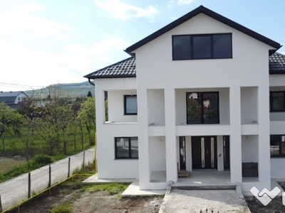 Casa P+1E 220 cartier Unirea str. Arenei Bistrita