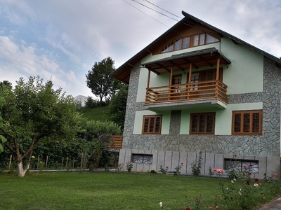 Casa Ramnicu Valcea, Valcea Casa cu teren de 2000mp si foart