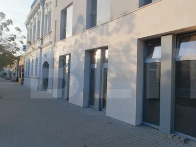 Spatiu comercial 350 mp 2 ba, vad excelent in centrul Blajul