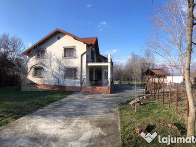 Vila 6 camere,241 mp utili +5813 teren, 17 km Targoviste