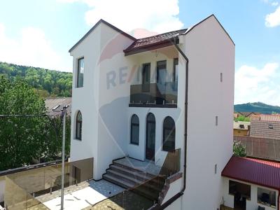 Apartament 3 camere vanzare in casă vilă Cluj, Gherla, Central