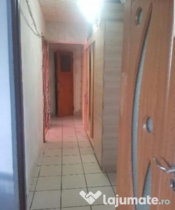 Apartament 4 camere - DECOMANDAT - zona DRUMUL GAZARU