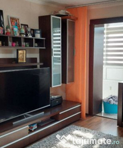 Apartament 4 camere decomandat zona Titan etaj 4/10 cu loc d