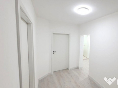 APARTAMENT 4 CAMERE PRETABIL FIRME, 92MP, DECOMANDAT, PASAJ