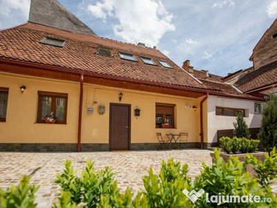 Casa restaurata cu design unic, zona centrul vechi Brasov