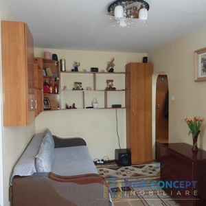 Apartament de vanzare cu 3 camere-Zona Tatarasi