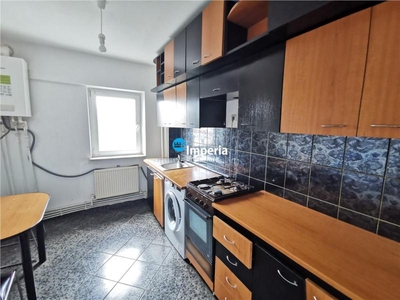 Apartament 3 camere de vanzare Tg Cucu Hala Centrala