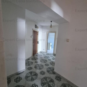 Apartament 3 camere Decomandat. Alexandru Zimbru -