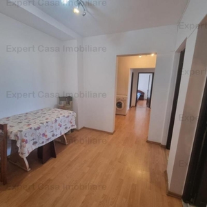 Apartament 3 camere Decomandat. Hala Centrala. etaj intermediar -