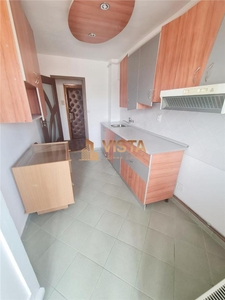 Apartament 3 camere, zona Tractorul