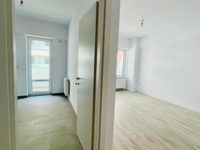 APARTAMENT SPATIOS, DECOMANDAT, BLOC NOU, PODU ROS