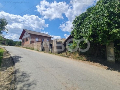 Casa la rosu de vanzare in Loman judetul Alba