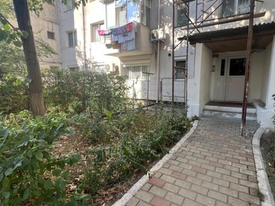 MIRCEA CEL BATRAN, APARTAMENT CU 2 CAMERE, LA PARTER