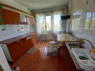 Vand apartament 3 camere Calea Sighisoarei