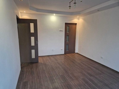 Apartament 2 camere circular Calea Bucuresti etaj intermediar