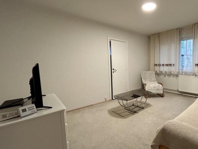 Apartament 2 camere cu balcon, centrala proprie, zona Sagului