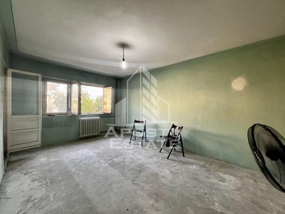 Apartament 2 camere, decomandat, etaj 2, garaj, zona Baba Dochia