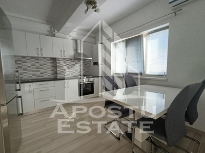 Apartament 3 camere, centrala proprie, situat intre Mehala Bucovina.