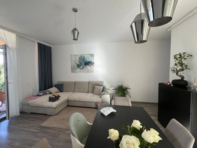 Apartament 3 camere cu curte proprie 212 mp