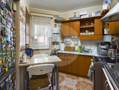 Apartament 3 camere decomandat etaj 3 amenajat zona Lipovei