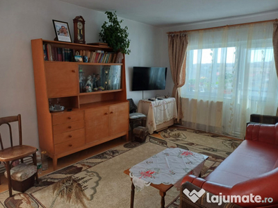 Apartament 3 camere, decomandat Lunca Cetatuii