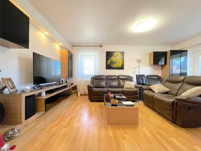 Apartament 3 camere intrare Racadau