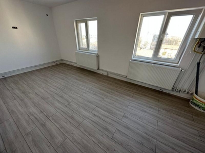 Apartament 4 camere, complet renovat, decomandat zona Dambovita - ID V3640