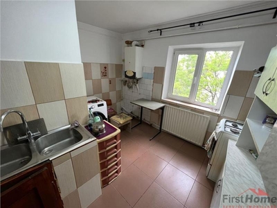 Apartament 4 camere, zona Gara Longinescu , etaj 2/3