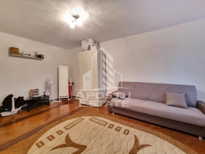 Apartament cu 2 camere, centrala proprie, decomandat, zona Aradului