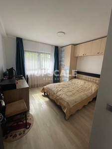 Apartament cu 3 camere, 2 balcoane, beci, parcare, zona Intre lacuri!