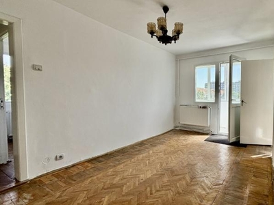 Apartament cu 3 camere + boxa, Zona Circumvalatiunii