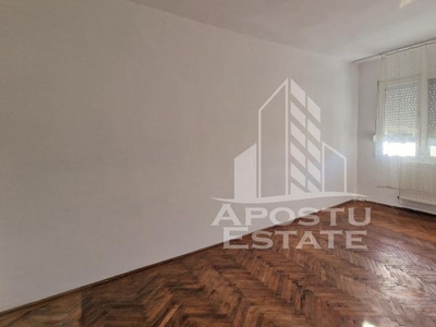 Apartament cu 3 camere, centrala proprie, zona Circumvalatiunii