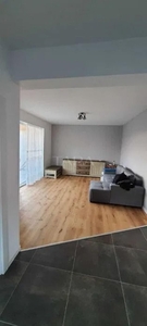 Apartament cu 3 camere de vanzare in zona Floresti.