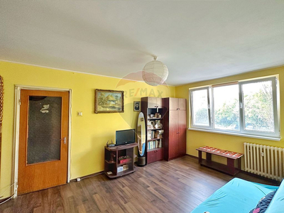 Apartament cu 3 camere de vânzare în zona Ozana