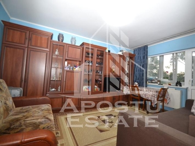 Apartament cu 3 camere, decomandat, etajul 2 ,in Calea Sagului