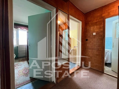 Apartament cu 3 camere, decomandat, etajul 2 in zona Dambovita