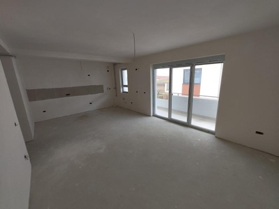 Apartament cu 3 camere Dumbravita, 2 balcoane, etajul 2