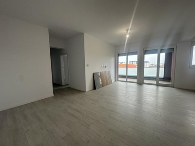 Apartament cu 3 camere, etajul 1, bloc nou, zona Aradului