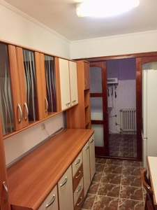 Apartament cu 3 camere in zona CAPITOL