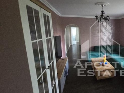 Apartament cu 3 camere in zona Circumvalatiunii cu centrala proprie