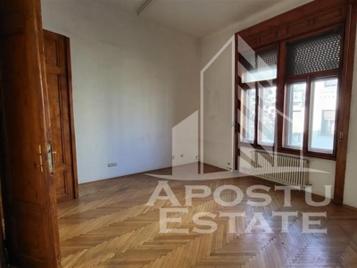 Apartament cu 4 camere, SAD, Piata Victoriei, 180 mp