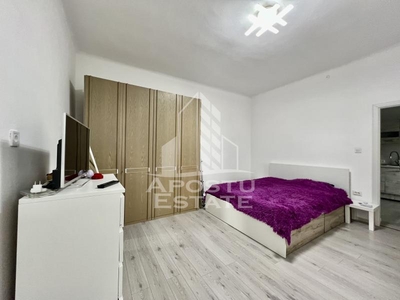 Apartament cu o camera, centrala proprie, curte, Complexul Studentesc