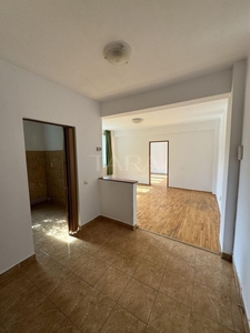 Apartament de 2 camere, renovat, in zona Piata Mihai Viteazul