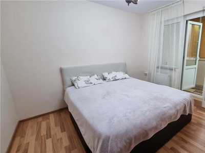 Apartament de doua camere , zona Florilor