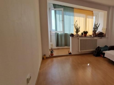 Apartament de vanzare 2 camere decomandat, zona Circumvalatiunii - ID V5427