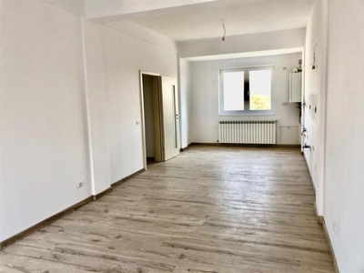 Apartament de vanzare 3 camere zona LUNEI - ID V13